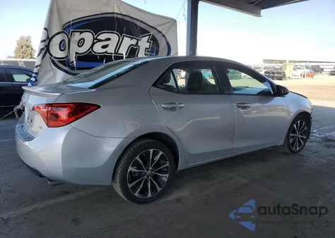 2018 Toyota Corolla L z USA, uszkodzony, nr VIN 2T1BURHE7JC008654